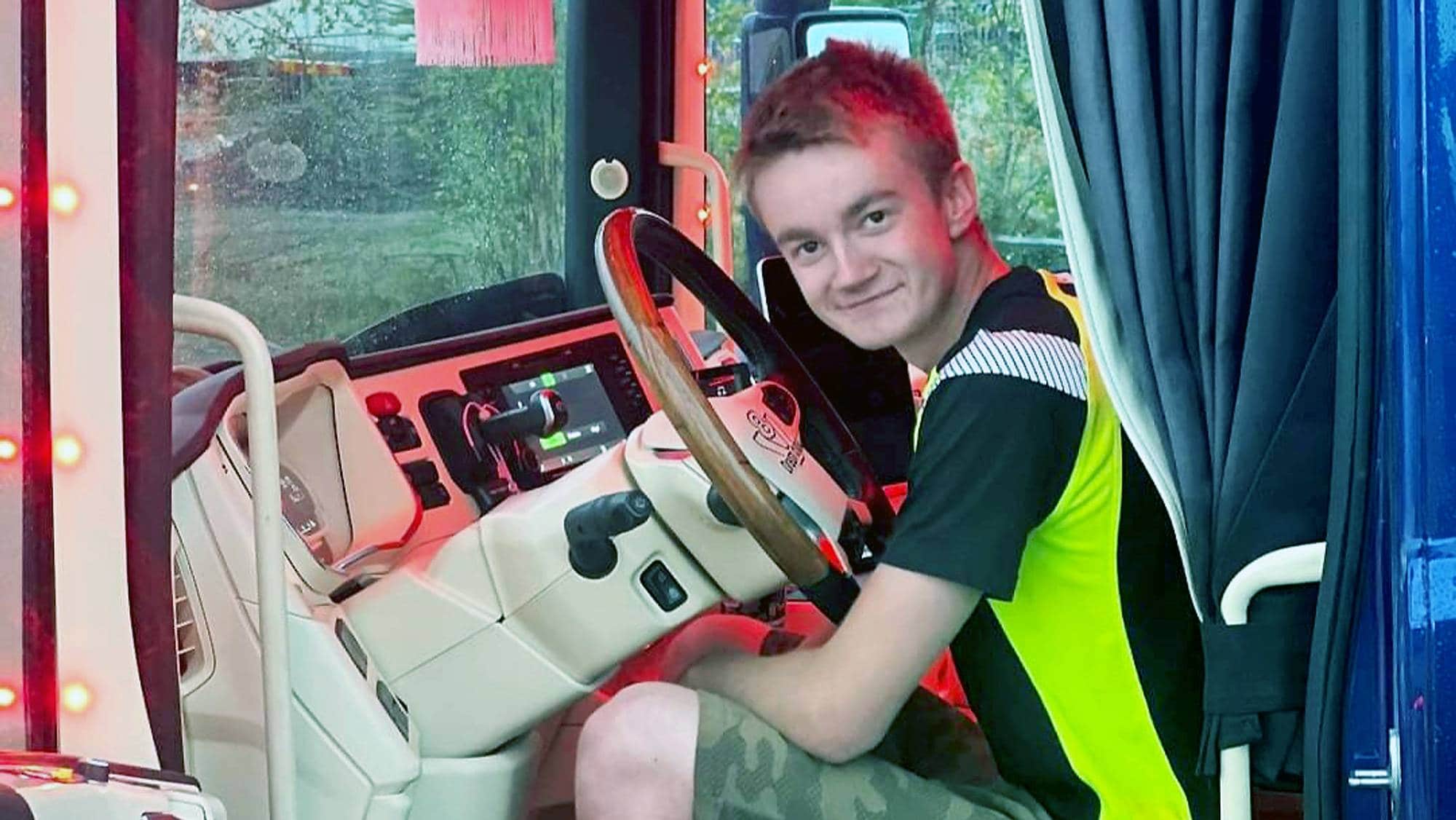 Chris-Stian Holmgren (17) døde i en arbeidsulykke i Alta 28. juli 2023. Nå har Arbeidstilsynet felt en knusende dom over bedriften unggutten jobbet i. 