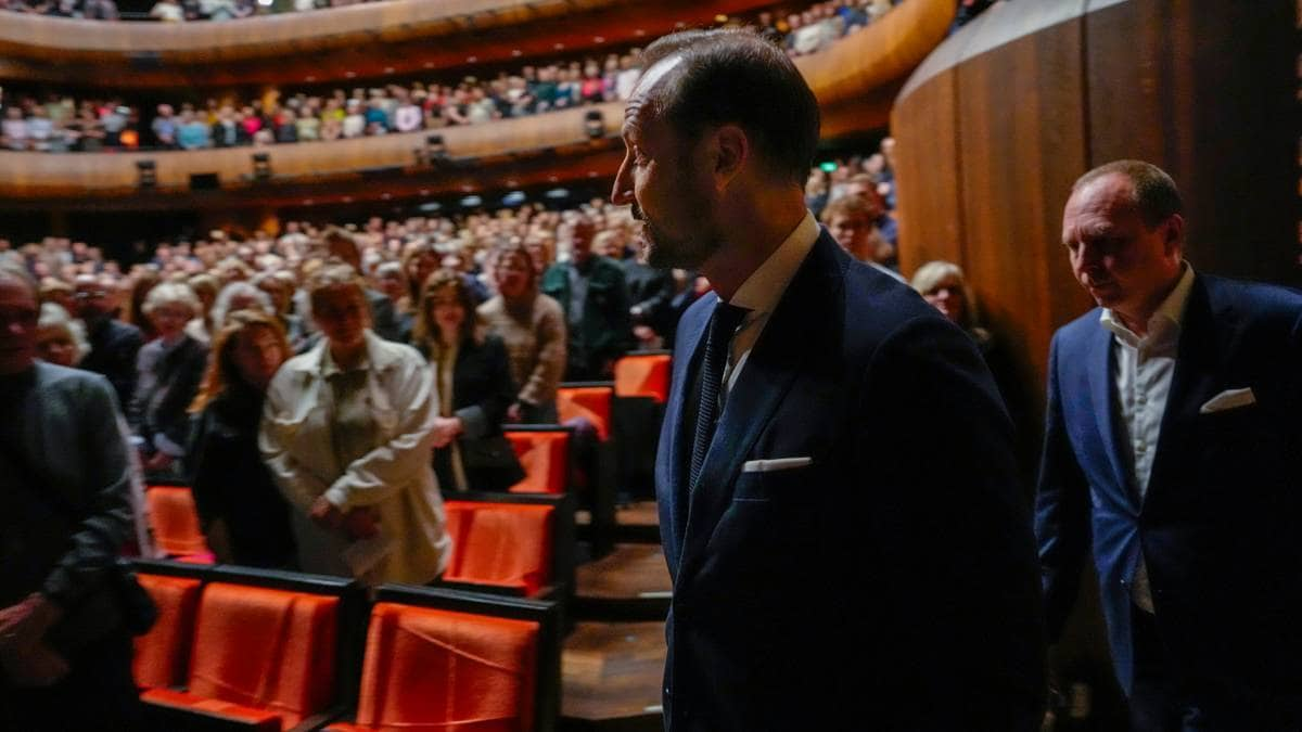 Kronprins Haakon sier familien står i en krevende situasjon