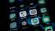 Foto: AFP En mobilskjerm med mange app-ikoner for kunstig intelligens