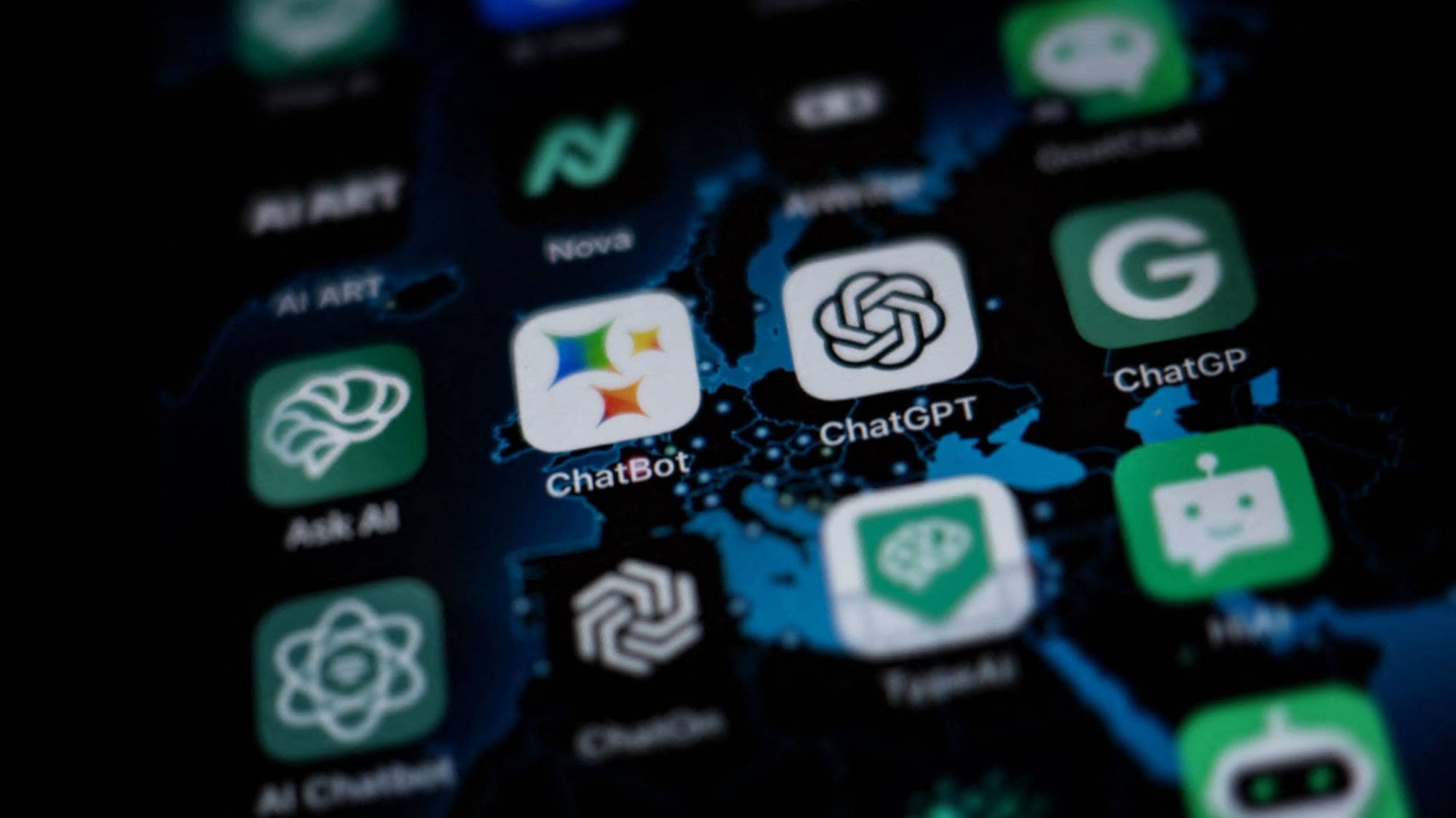 En mobilskjerm med mange app-ikoner for kunstig intelligens