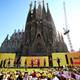 ANNE-CHRISTINE POUJOULAT / AFP,NTB Sykkelryttere fra Uno-X presenteres på en scene foran Sagrada Família i Barcelona foran et stort publikum før årets utgave av Tour de France, som starter i Barcelona.