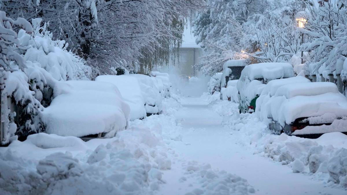 Snow Chaos and Flight Cancellations in Germany and Scotland