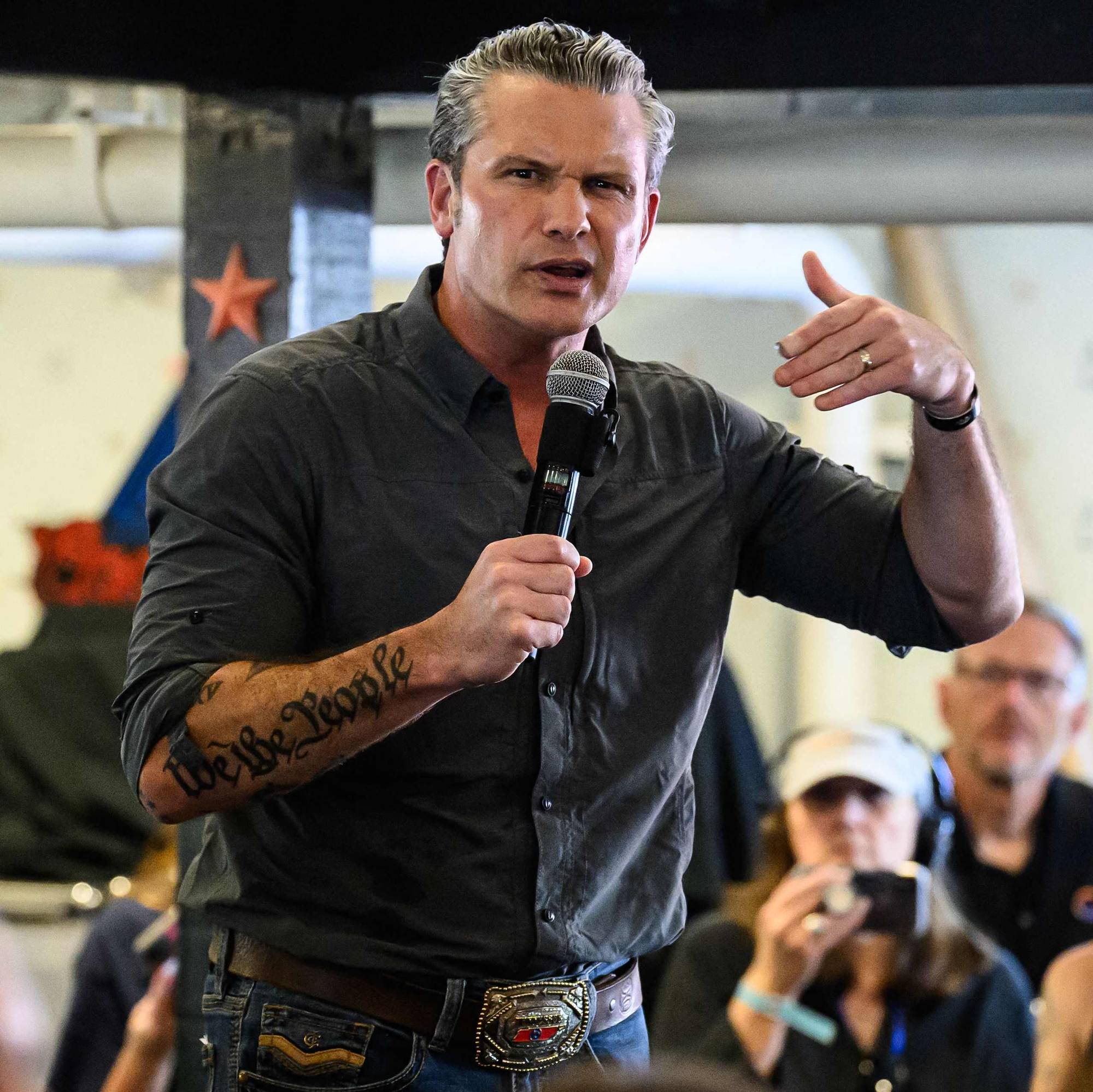 Pete Hegseth driver valgkamp for en av republikanernes kandidater i Iowa