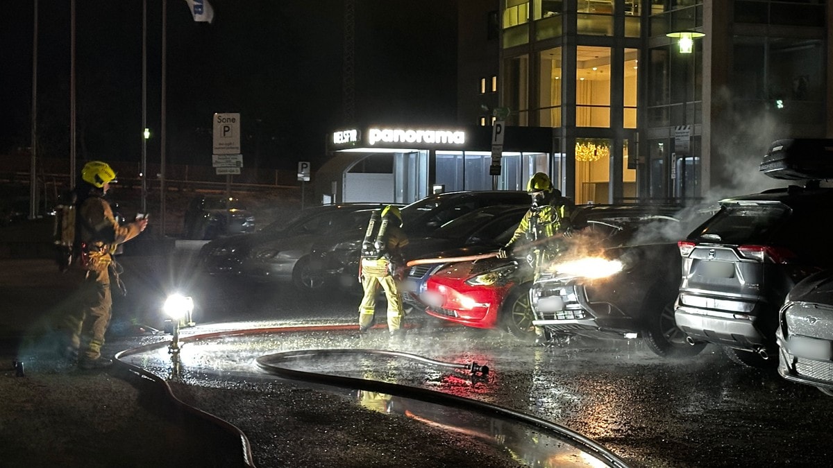 Flere biler i brann i Oslo – politiet ønsker å komme i kontakt med en person