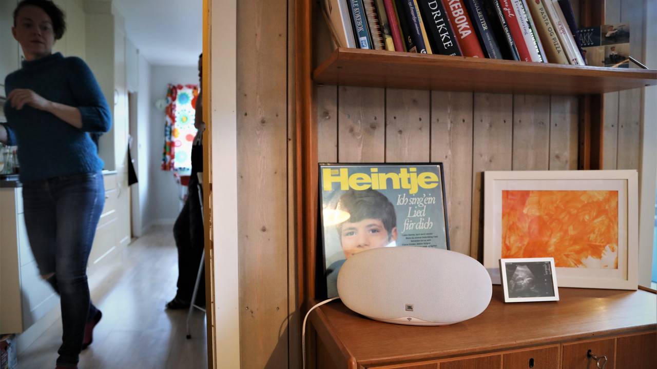 Ekteparet Bente Førde Kristensen og Hans Runar Krokstrand på Ørnes har stua full av retro teakmøbler.