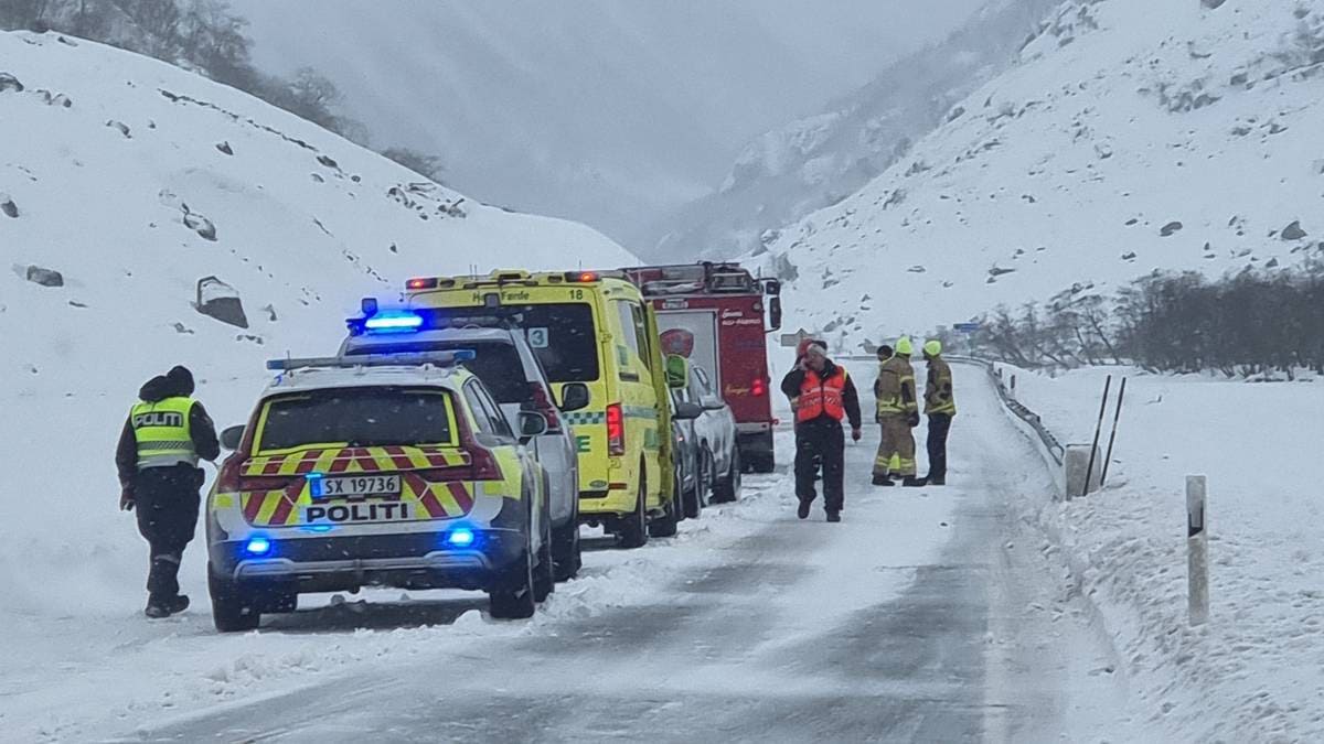 Strong wind blew lorries off E39 – NRK Vestland