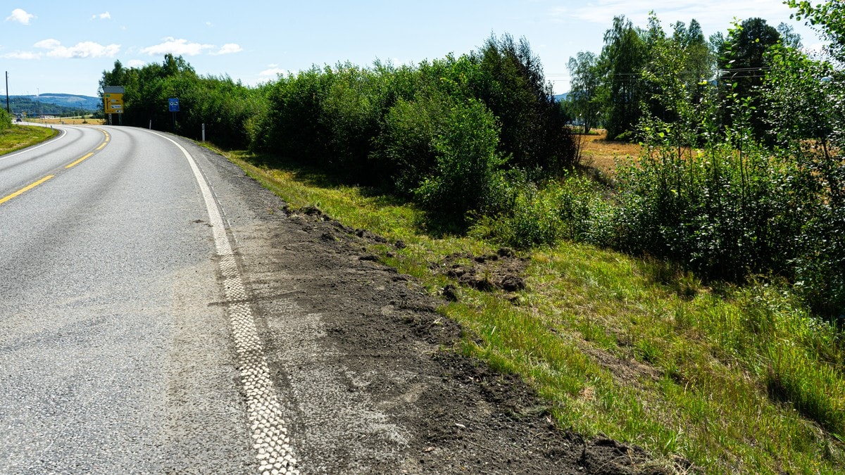 Alvorlig trafikkulykke på E16 i Sør-Odal: Kjøretøy tok fyr