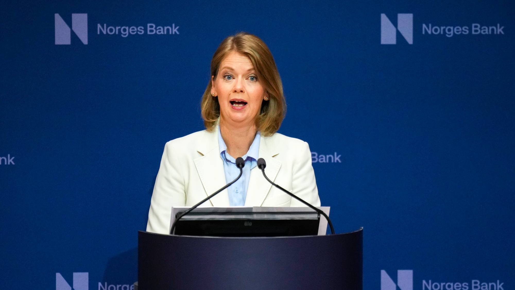 Sentralbanksjef Ida Wolden Bache offentliggjør rentebeslutningen for Norges Bank under en pressekonferanse.