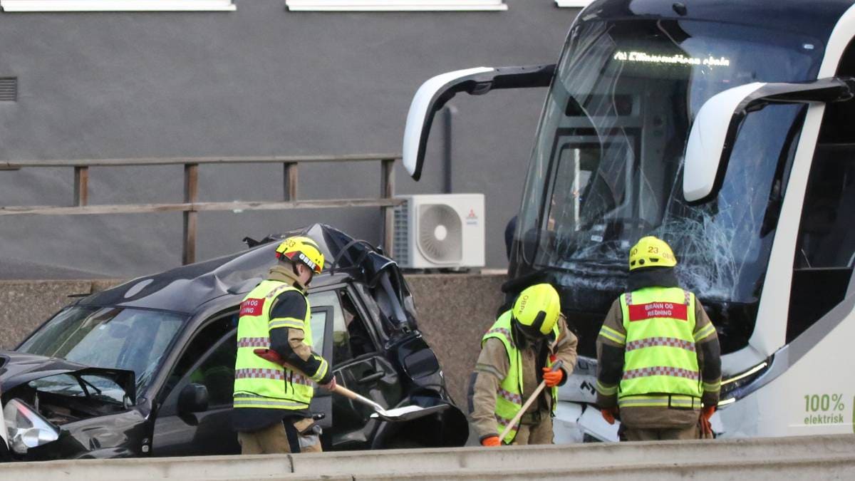 Flere biler og buss i trafikkulykke i Oslo