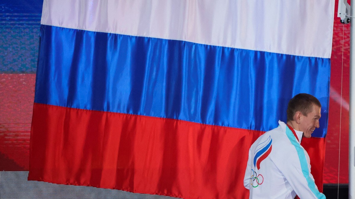 FIS forbyr russisk flagg og nasjonalsang