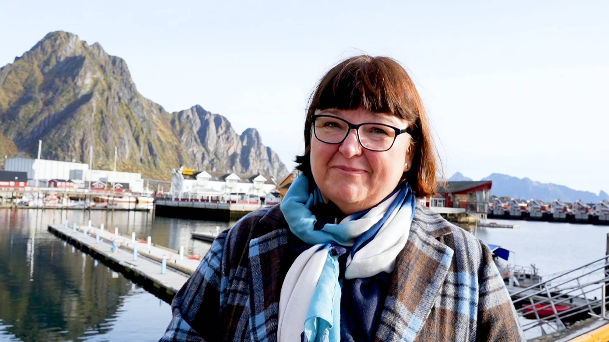 Varaordfører Marit Olsen, Vågan kommune står i Svolvær. 
