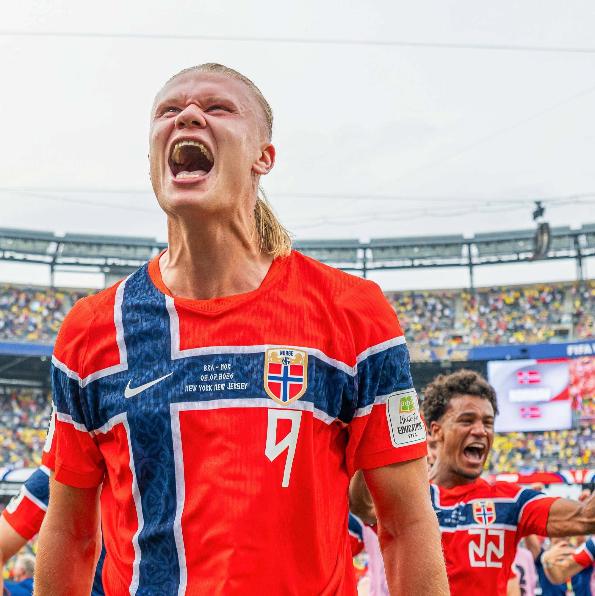 Erling Braut Haaland brøler mot publikum