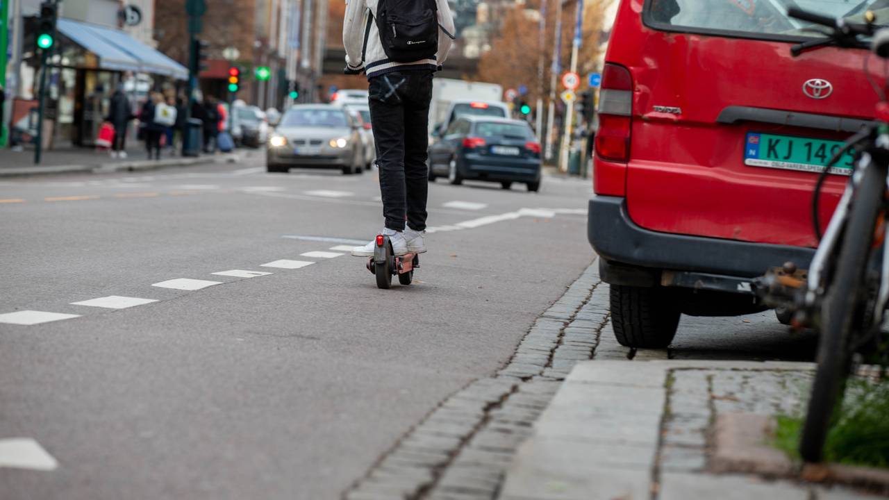 Elsparkesykkel i bruk på Grønland i Oslo