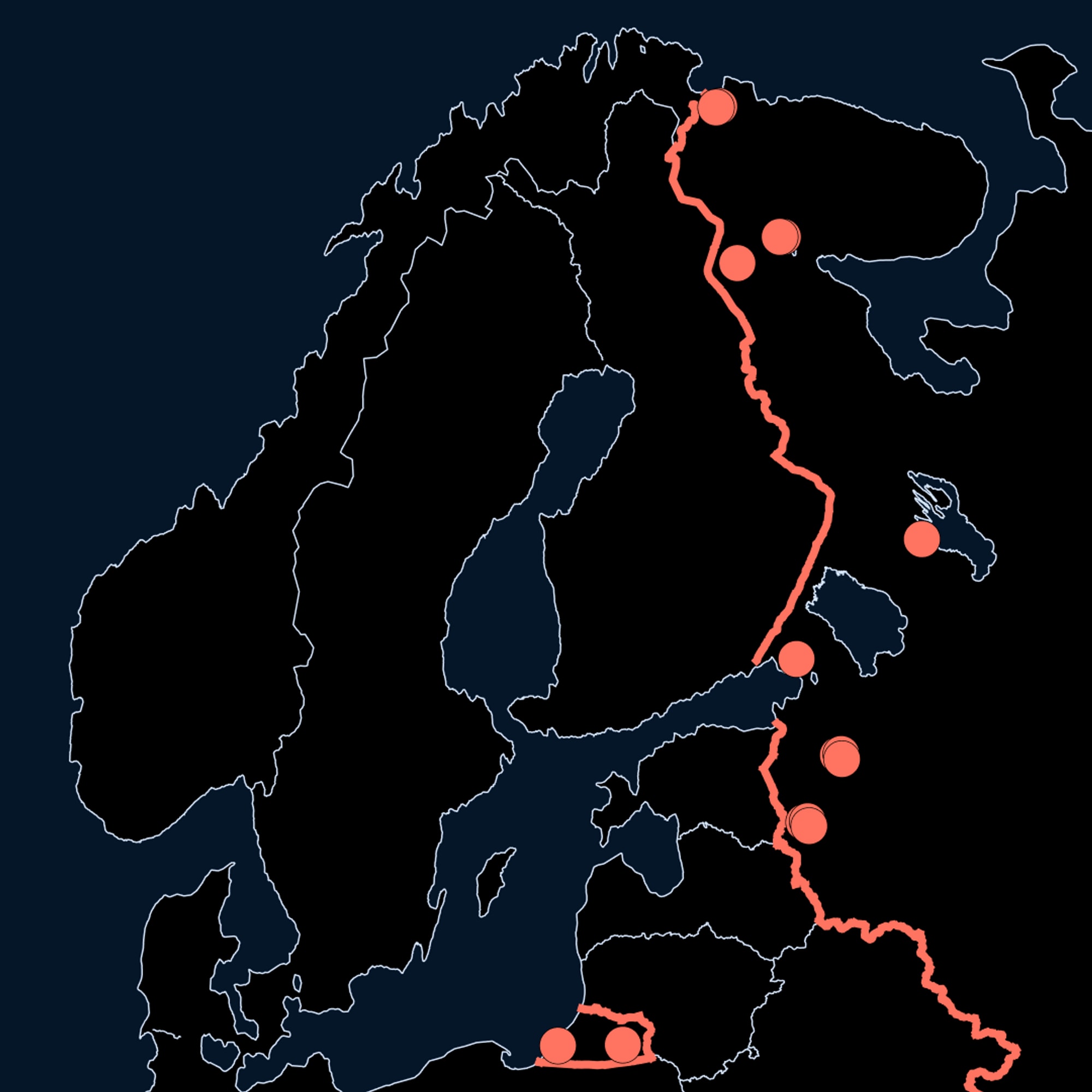Et kart som viser røde prikker der Russland ruter opp langs grensa mot Norge og Nato.