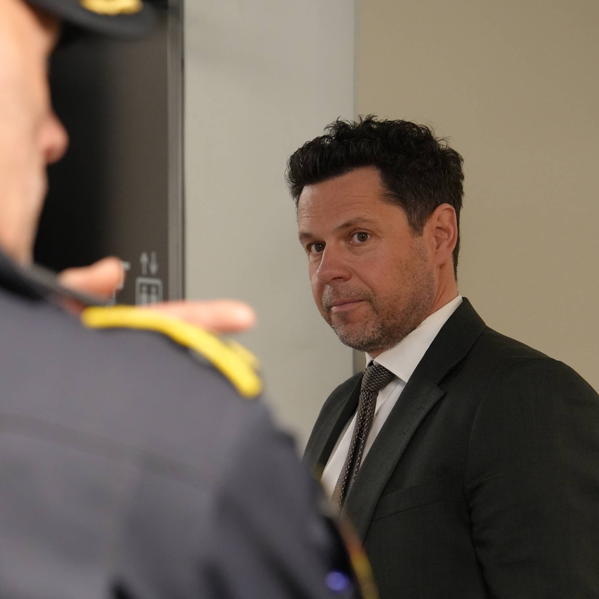 Advokat Erik Ulvesæter, i samband med sak der PST sikta to menn i Bergen for støtte til terrororganisasjon (Hamas), dvs. involvert i planlagd våpenleveranse.