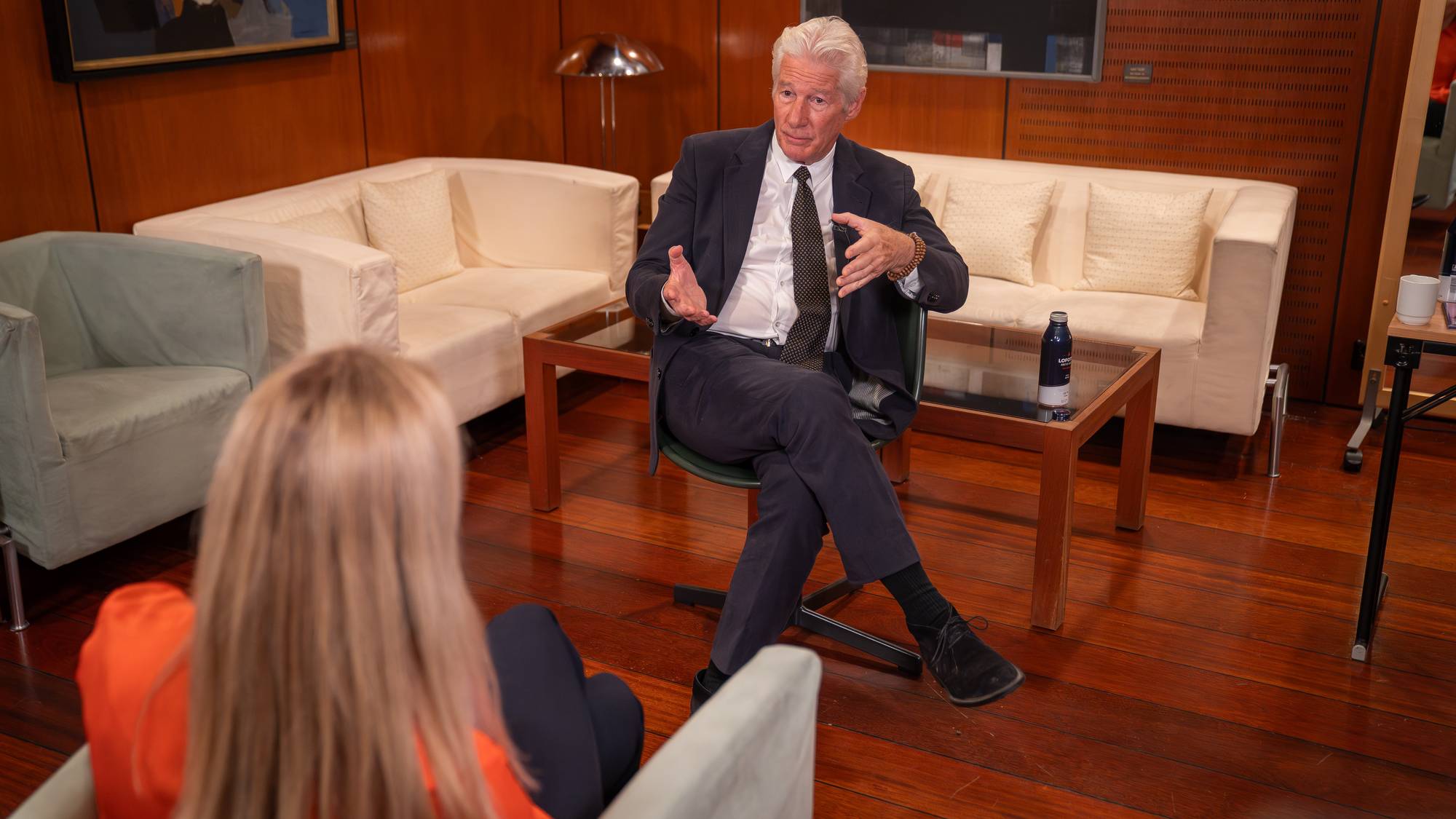 NRK intervjuer Richard Gere på konserthuset i Oslo. 