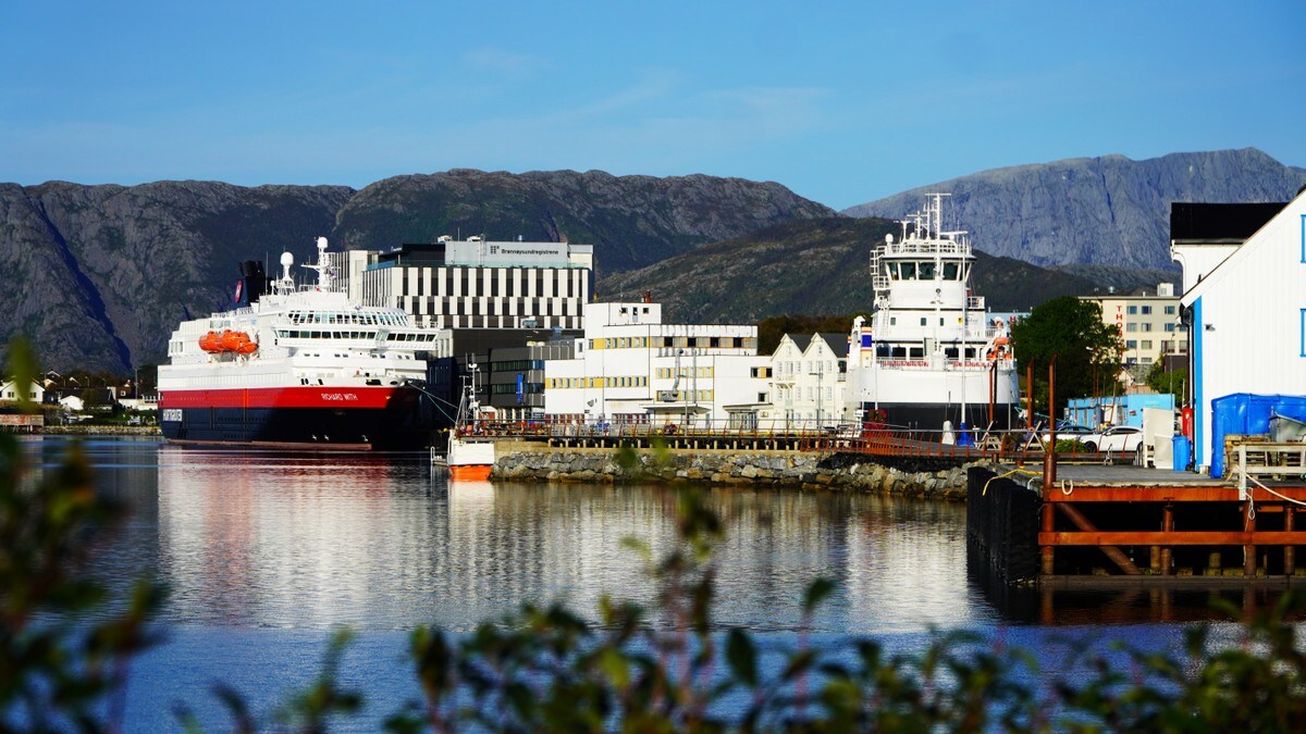 Mørkare tal på Hurtigruten enn nokon gong: – Krise om dei blør pengar for kvar gong dei kastar loss