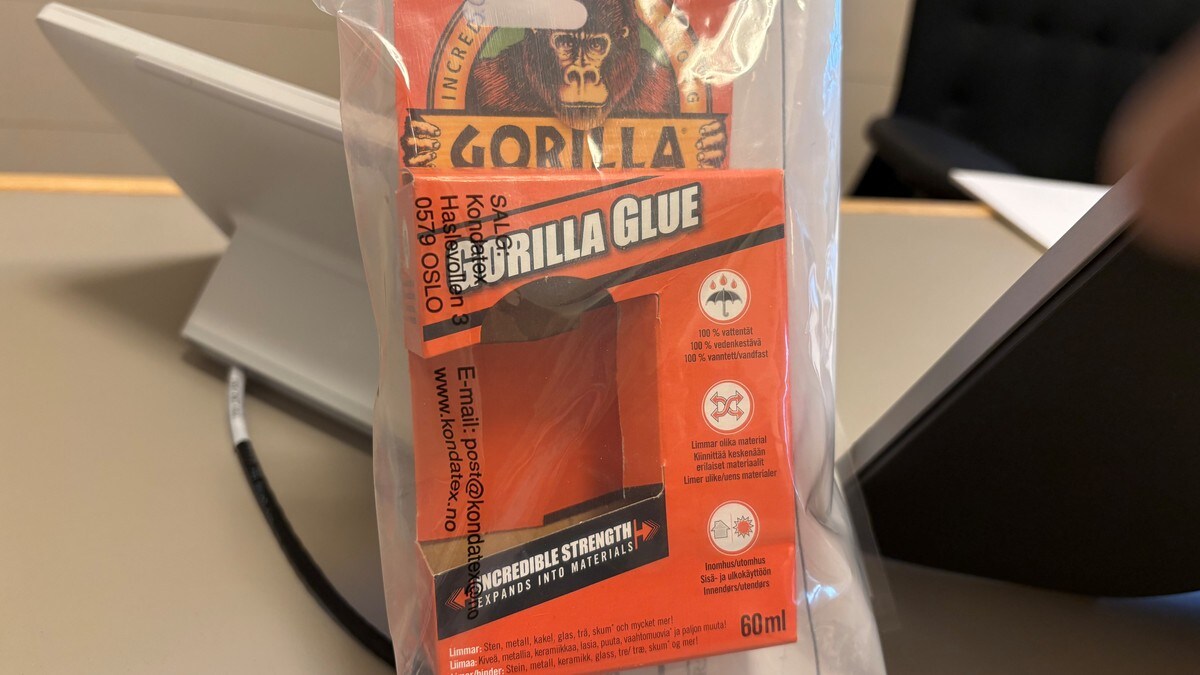 Mann tiltalt for å ha helt lim over sovende barn