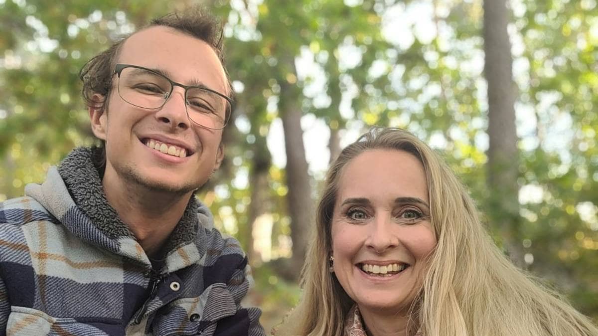Sebastian og moren gamer sammen: – Inviterte meg inn