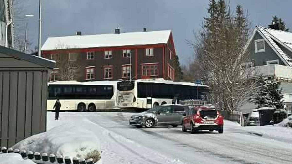 Kaos i Tromsø etter snøfall: – Bilene oppleves som rattkjelker