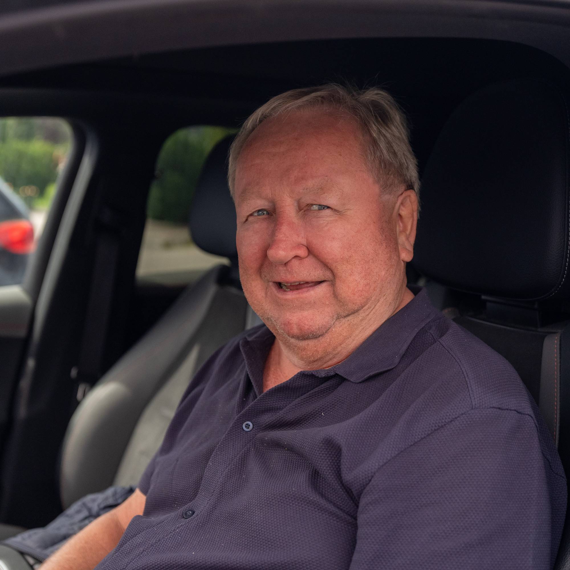 Dagfinn Solend sitter i bilen sin