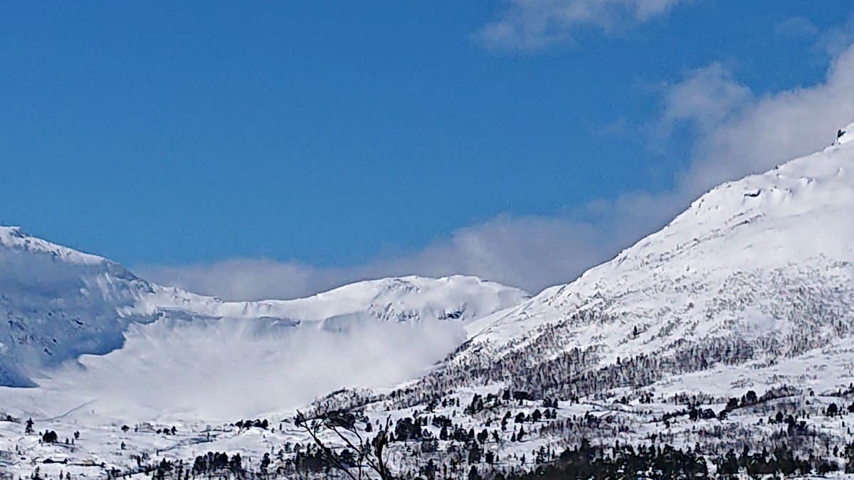 Avalanche In Sykkylven Not Sure If Anyone Has Been Caught Nrk More Og Romsdal Local News Tv And Radio World Today News