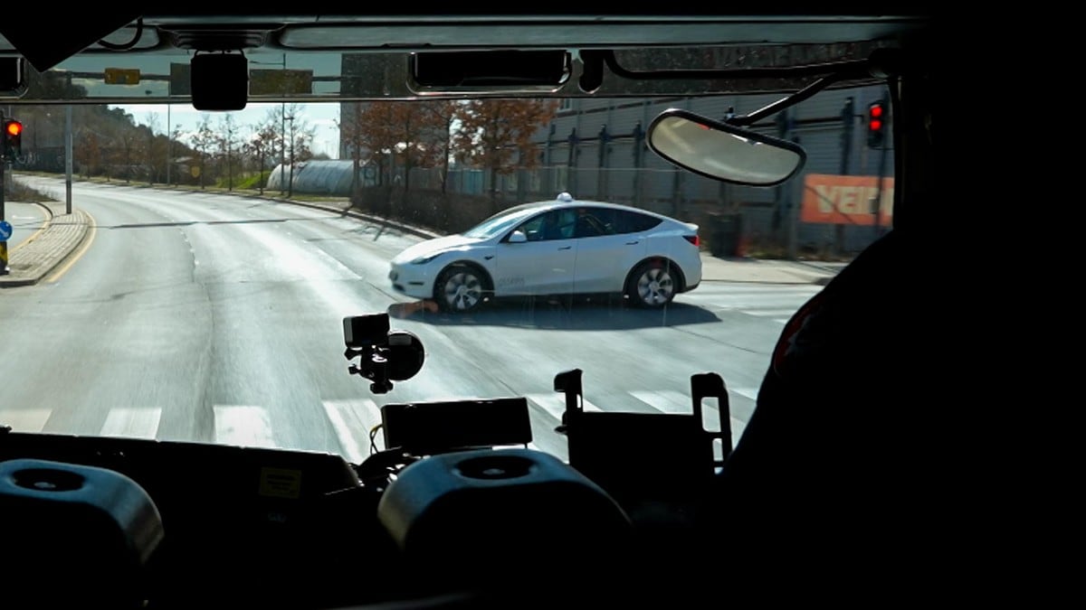 Her krasjer nesten brannbilen
