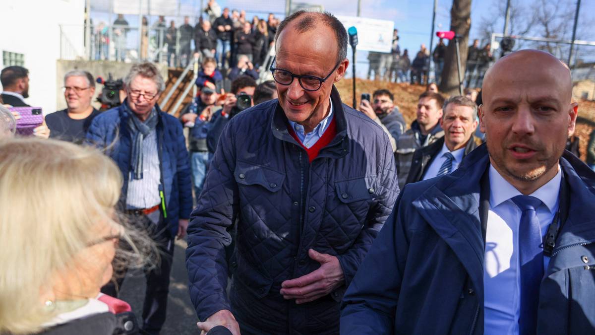 Valgdagsmåling: De borgerlige er største parti - stor fremgang for AfD med rundt 20 prosent
