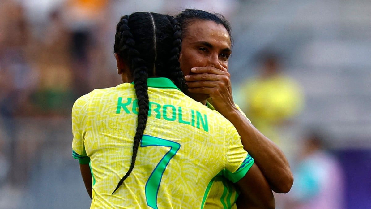 Marta gikk gråtende av banen etter rødt kort - Brasil ute av OL