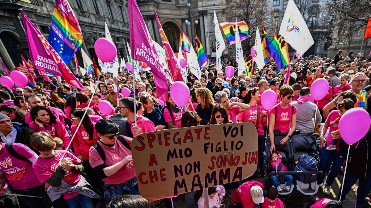 Rimozione delle madri lesbiche dai certificati di nascita in Italia – NRK Urix – Notizie e documentari dall’estero