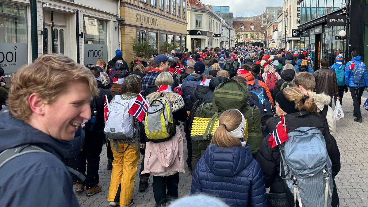 Mange tusen på veg til Granåsen før femmila