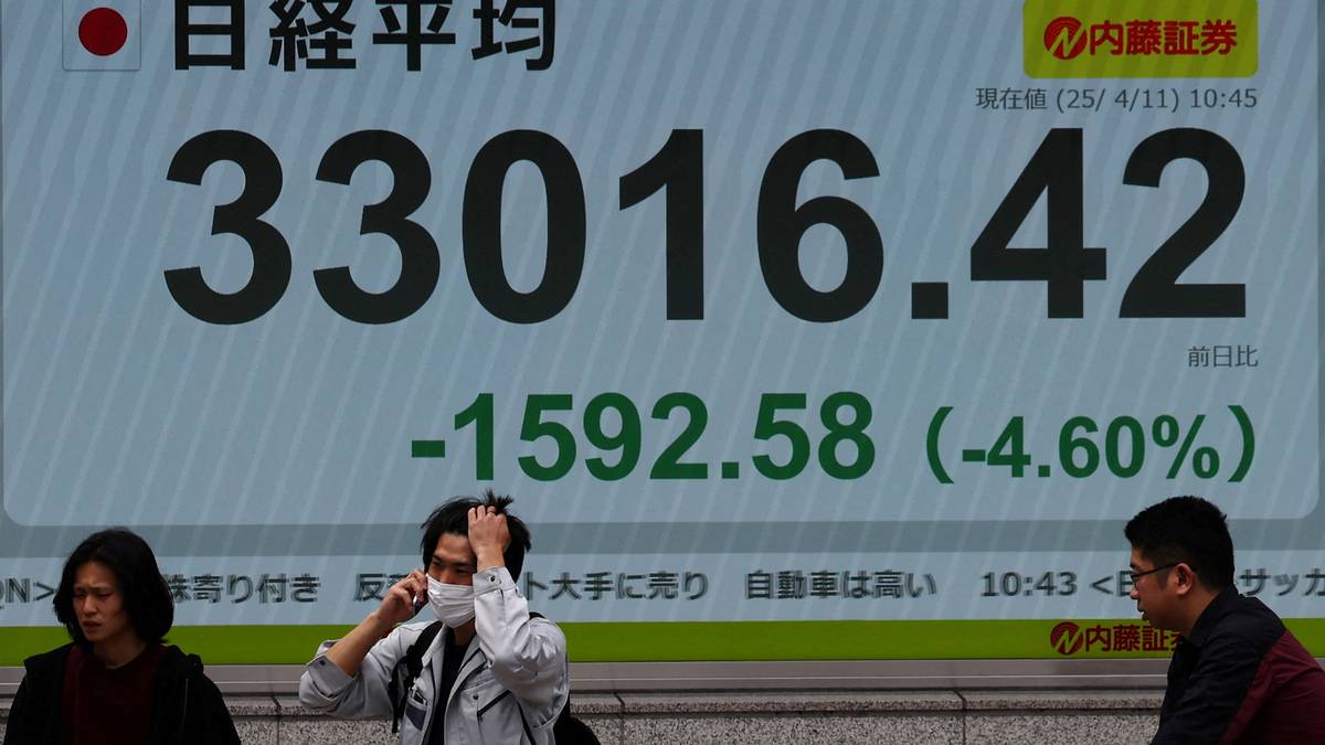 Blandet på Asia-børsene etter jubel-torsdag – Tokyo-børsen ned over 3 prosent