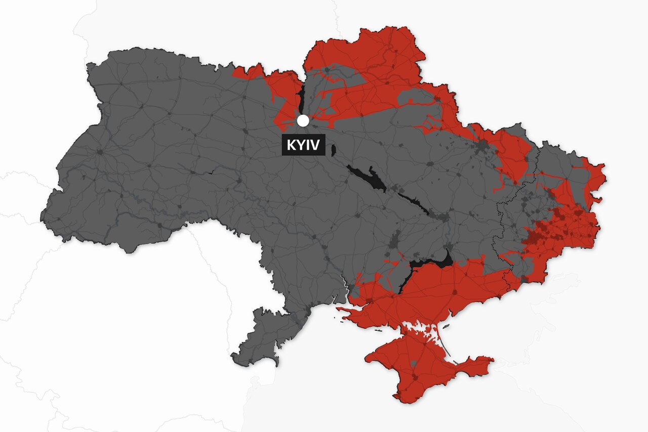 Kart over Ukraina, Kyiv er markert. De røde områdene markerer hvor de russiske styrkene har kontroll. 