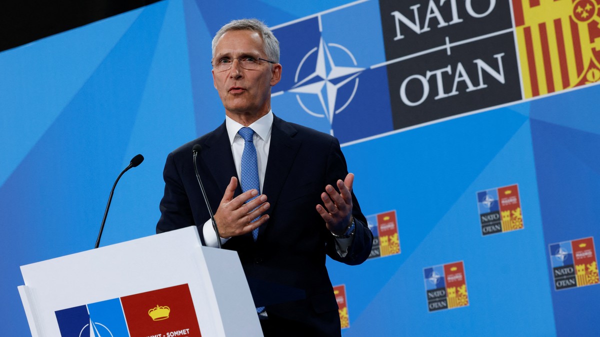 Stoltenberg hardt ut mot Kina under Nato-toppmøte