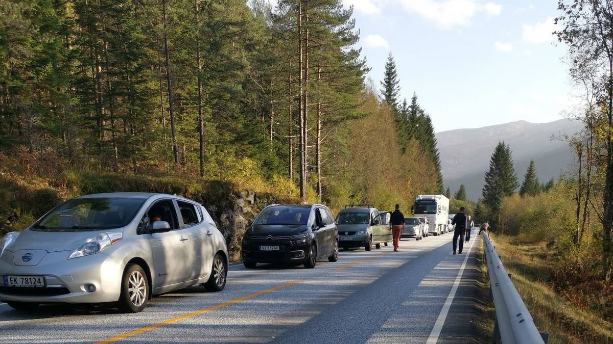 Trafikkulukke På E39 I Gaular Nrk Vestland 