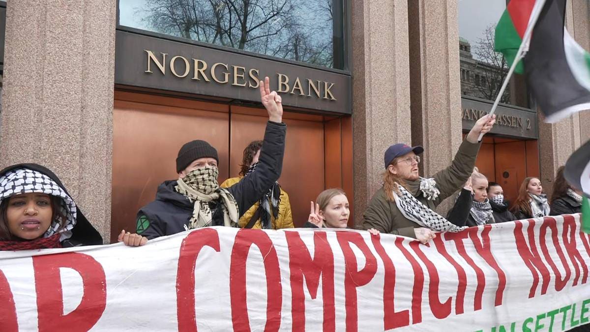 Fjerner demonstranter foran Norges Bank