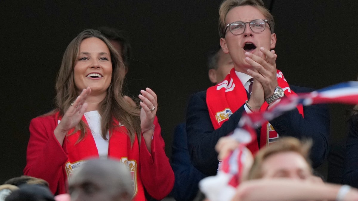 Prinsesse Ingrid Alexandra og Prins Sverre Magnu drar til VM-kampen