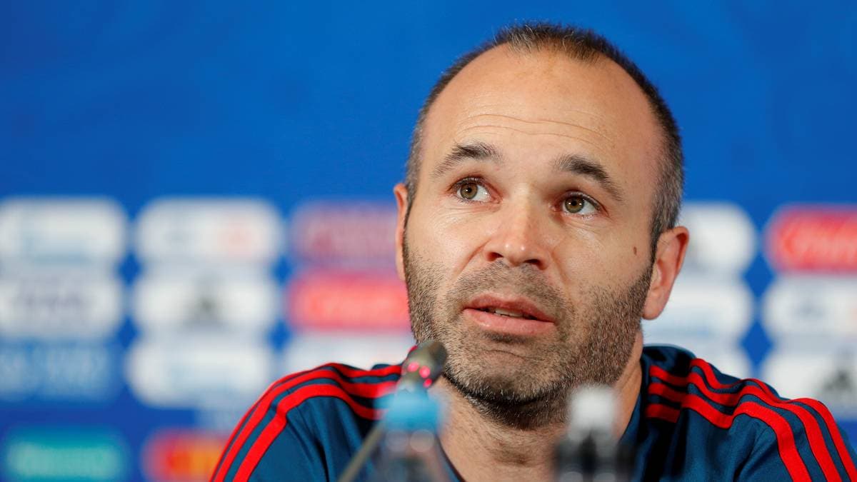 Emosjonell Iniesta bekreftet karriereslutt – hylles av Messi