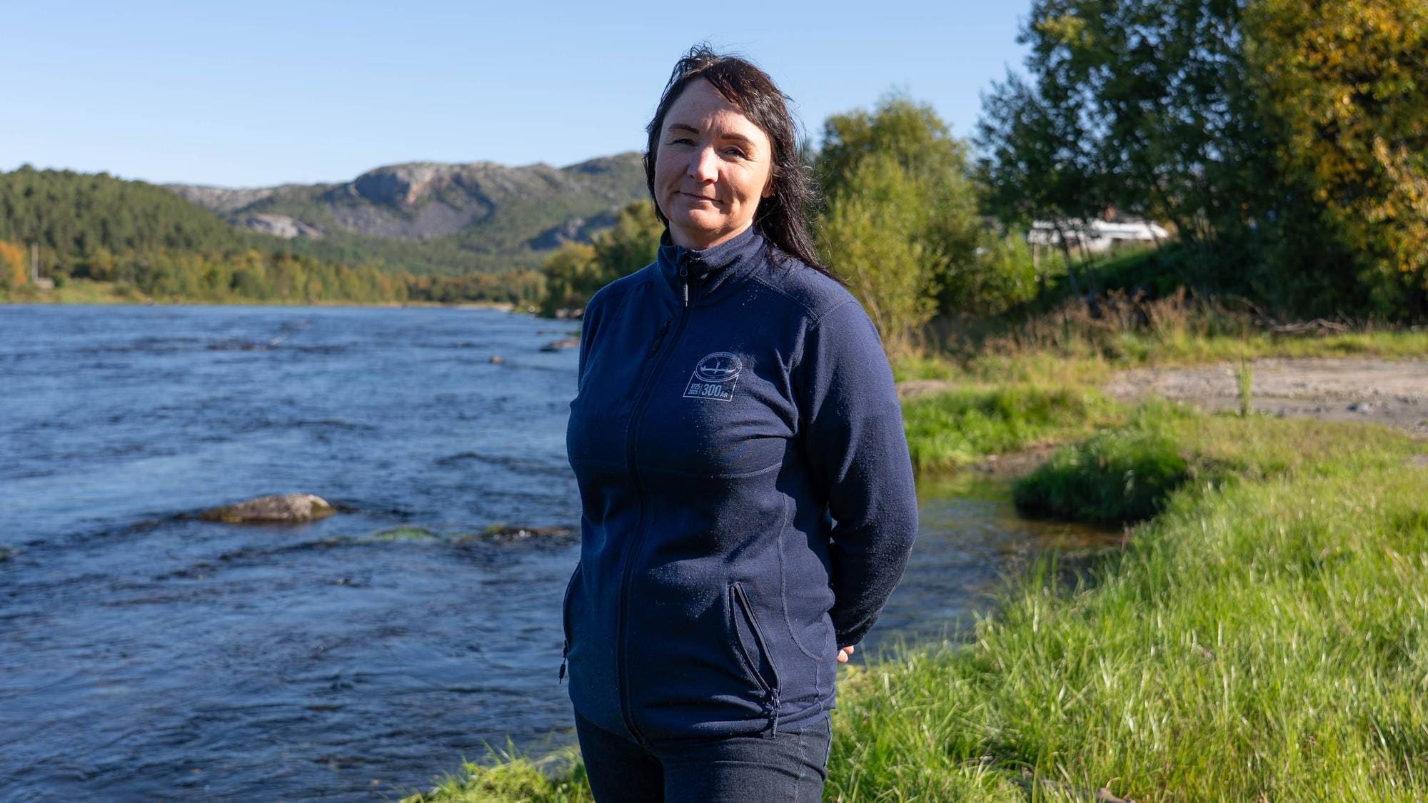 Karianne Johansen, styreleder i Alta Fiskeri Interessentskap, fotografert ved Altaelva