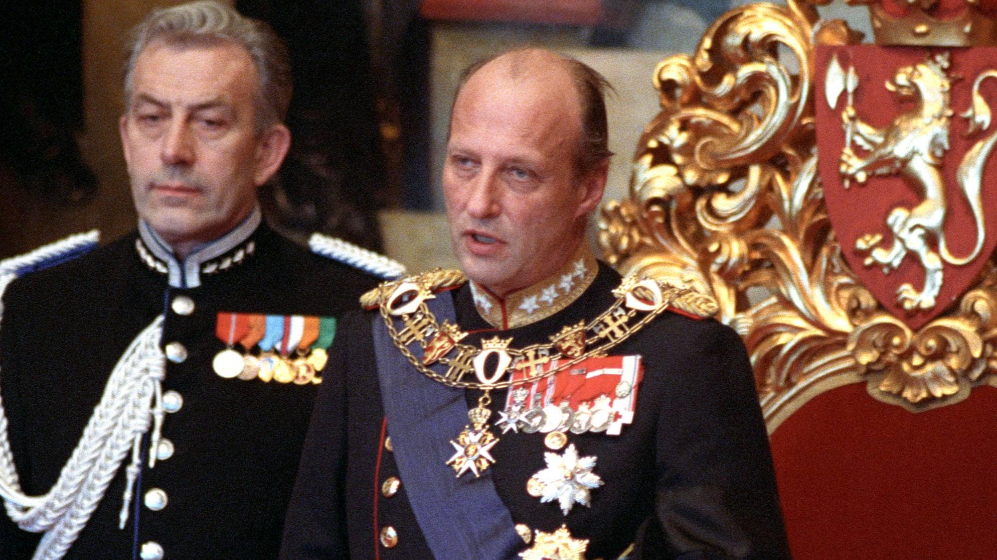 Kong Harald avlegger eden i Stortinget i januar 1991