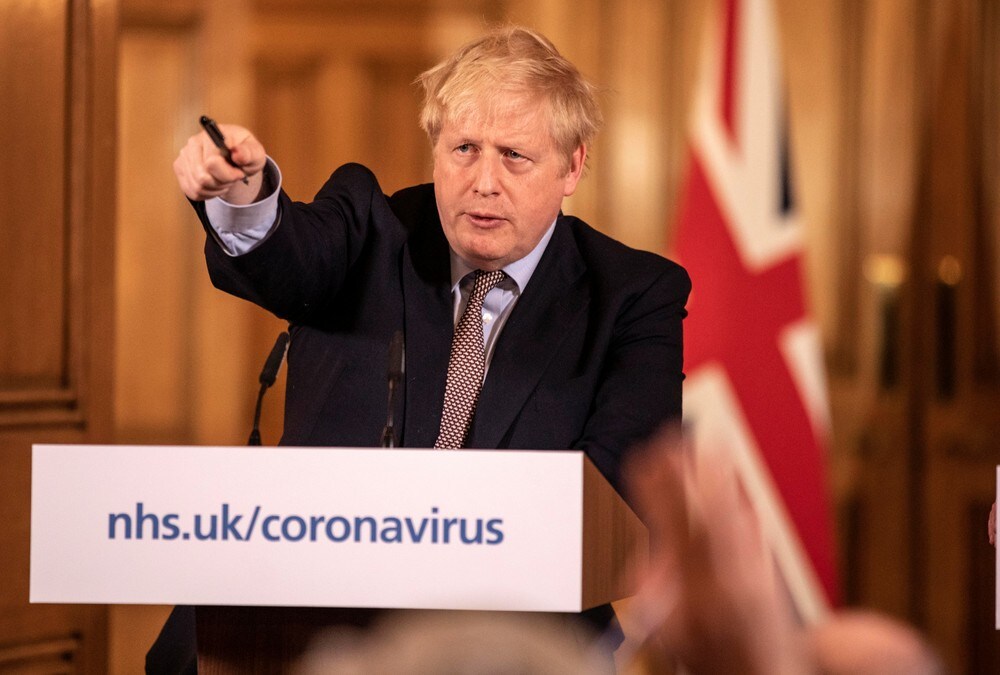 Boris Johnson vil kunngjøre strenge tiltak mot korona