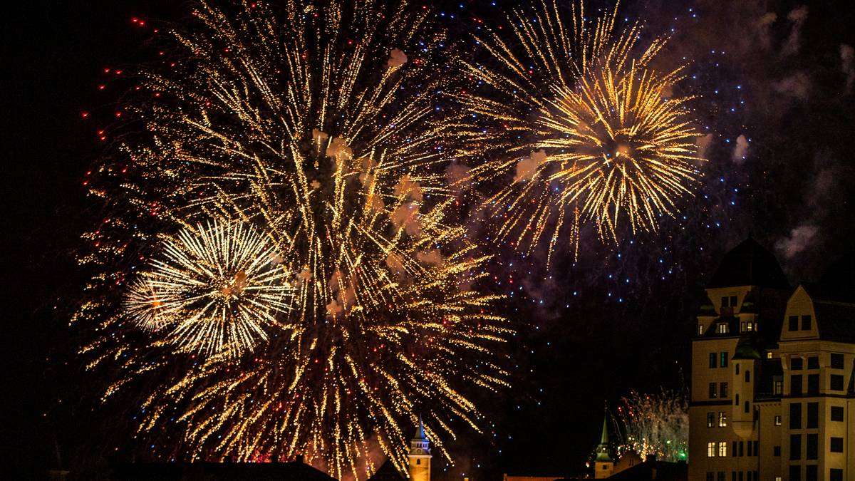 Flere kommuner dropper fyrverkeri: – For kostbart