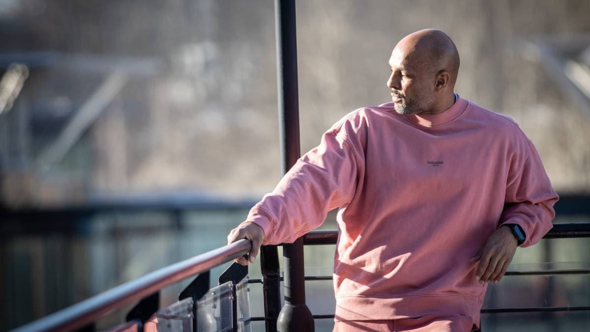 Patrick er den ekte Kelechi frå TV-serien «Flus»