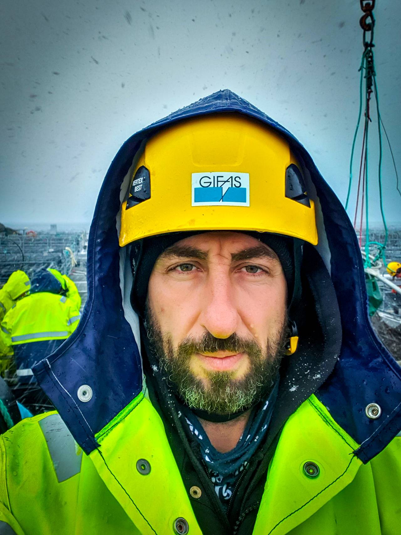 Elias Alawad på jobb i Gildeskål