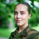 Foto: Øyvind Bye Skille / NRK Caroline - portrett tatt i uniform utendørs