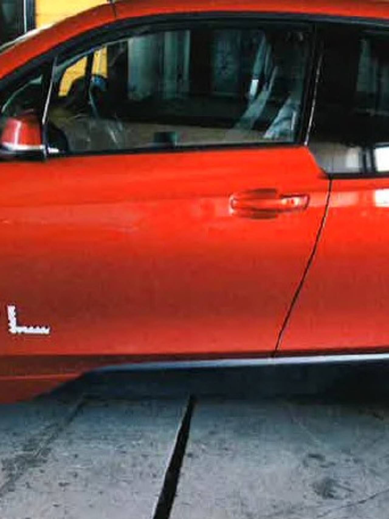 Bilen som ble truffet av knallvåpen i Oslo.