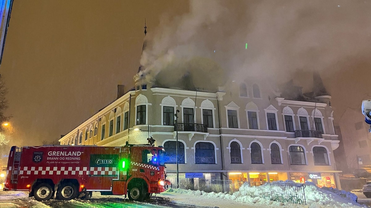 Meierigården i Porsgrunn brenner – brannvesenet i full innsats