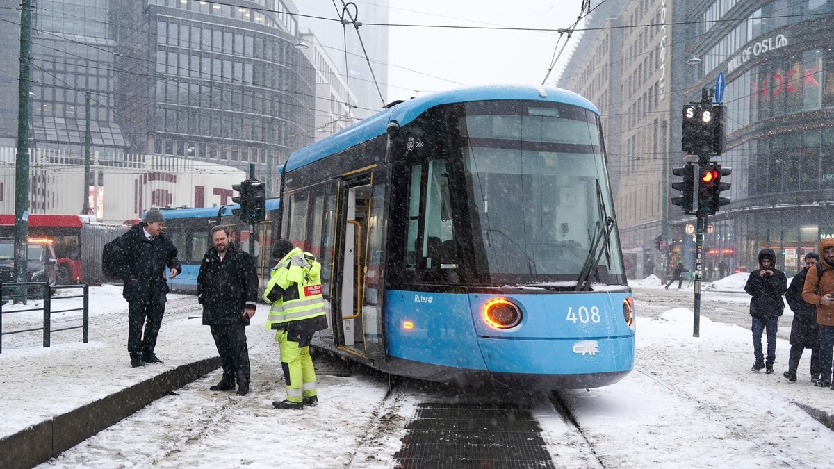 Snøvær skaper trafikkproblemer på Østlandet, uvær i vest