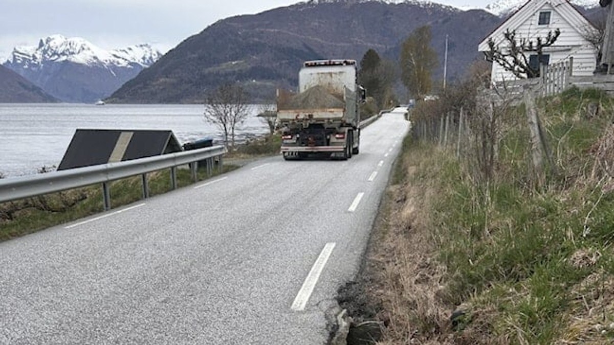 En smal veg i Sogn og Fjordane FOTO: Kristian Slinde/Statens vegvesen