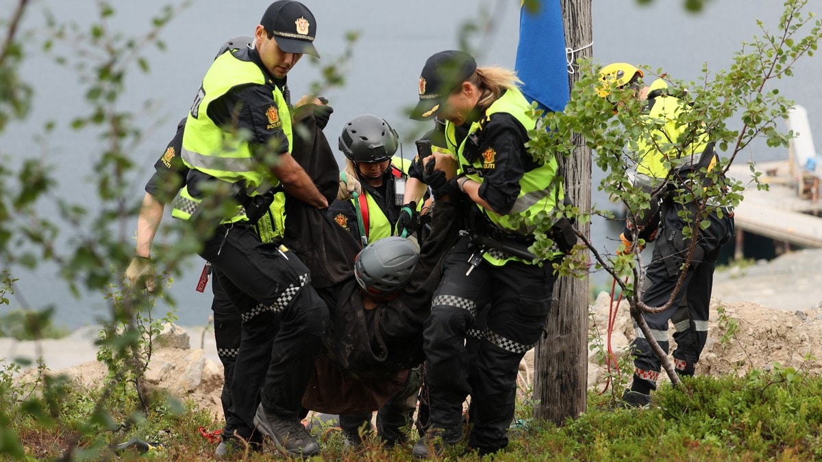 NRK nyheter: Aksjonist stopper sprengning: Ett tonn sprengstoff ladet